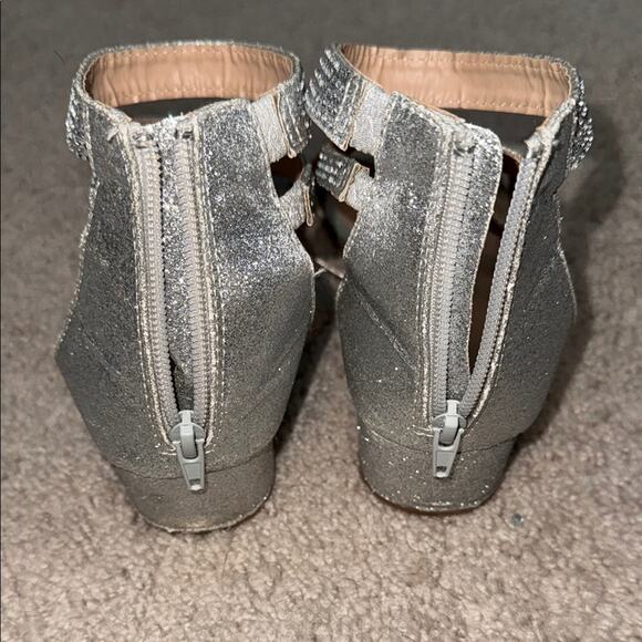 Adrienne Vittadini Levain Silver Strappy Girls Heels Kids Size 4 - Picture 5 of 8